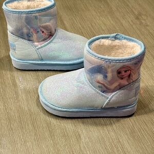 Disney frozen two Blue and White Kids Boots size 7.5